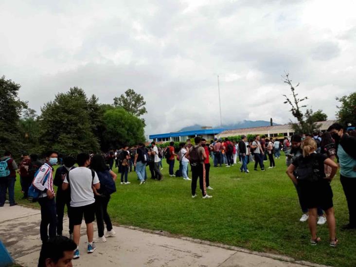 Escuelas resguardan a estudiantes por balacera en Orizaba (+Video)