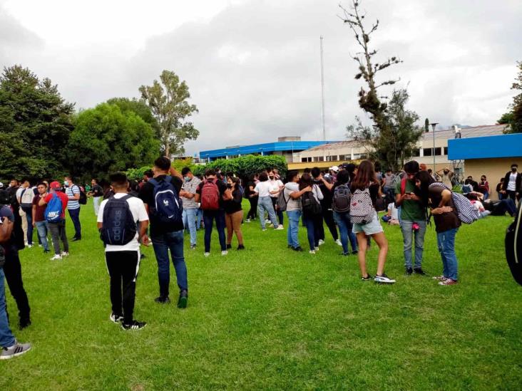 Escuelas resguardan a estudiantes por balacera en Orizaba (+Video)