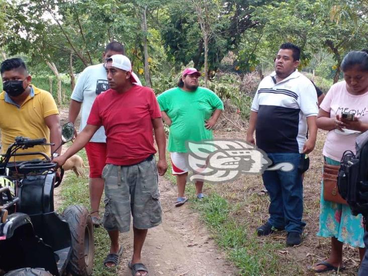 Se unen vecinos para evitar desalojo en rancho de Jáltipan