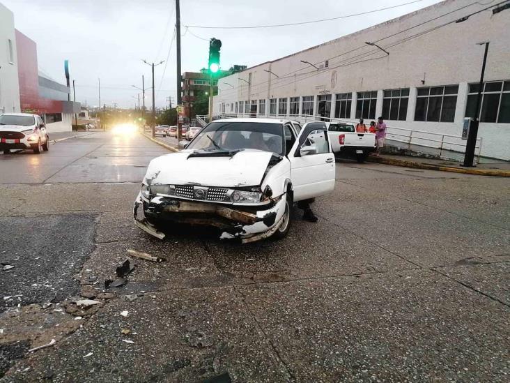 Múltiples choques en Coatzacoalcos durante mañana lluviosa