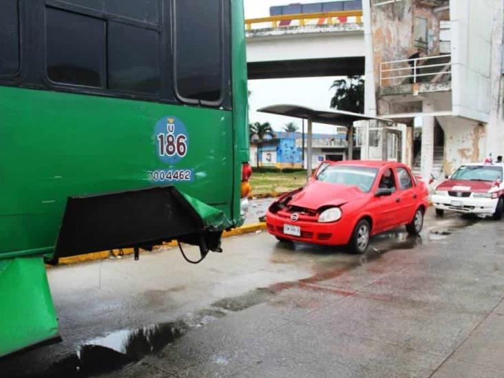 Múltiples choques en Coatzacoalcos durante mañana lluviosa