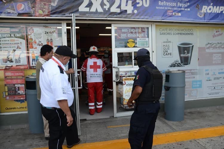 Quiso impedir que asaltaran un Oxxo y lo apuñalan (+Video)