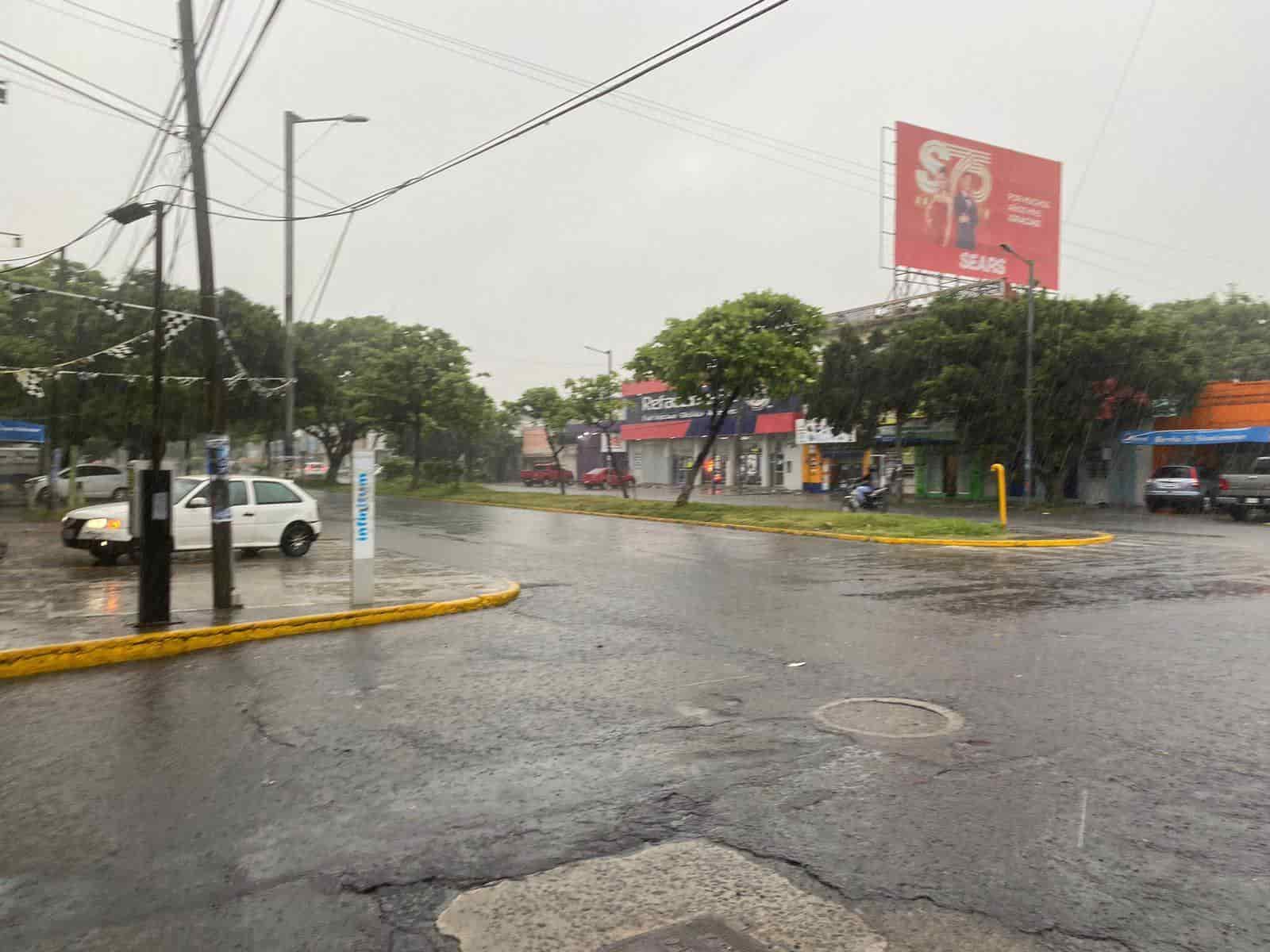 Seguirán las lluvias en Veracruz; llama PC a manejar adecuadamente la basura