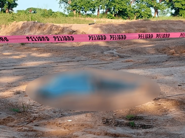 Hallan cuerpo de un hombre sobre un terreno abandonado en Martínez de la Torre