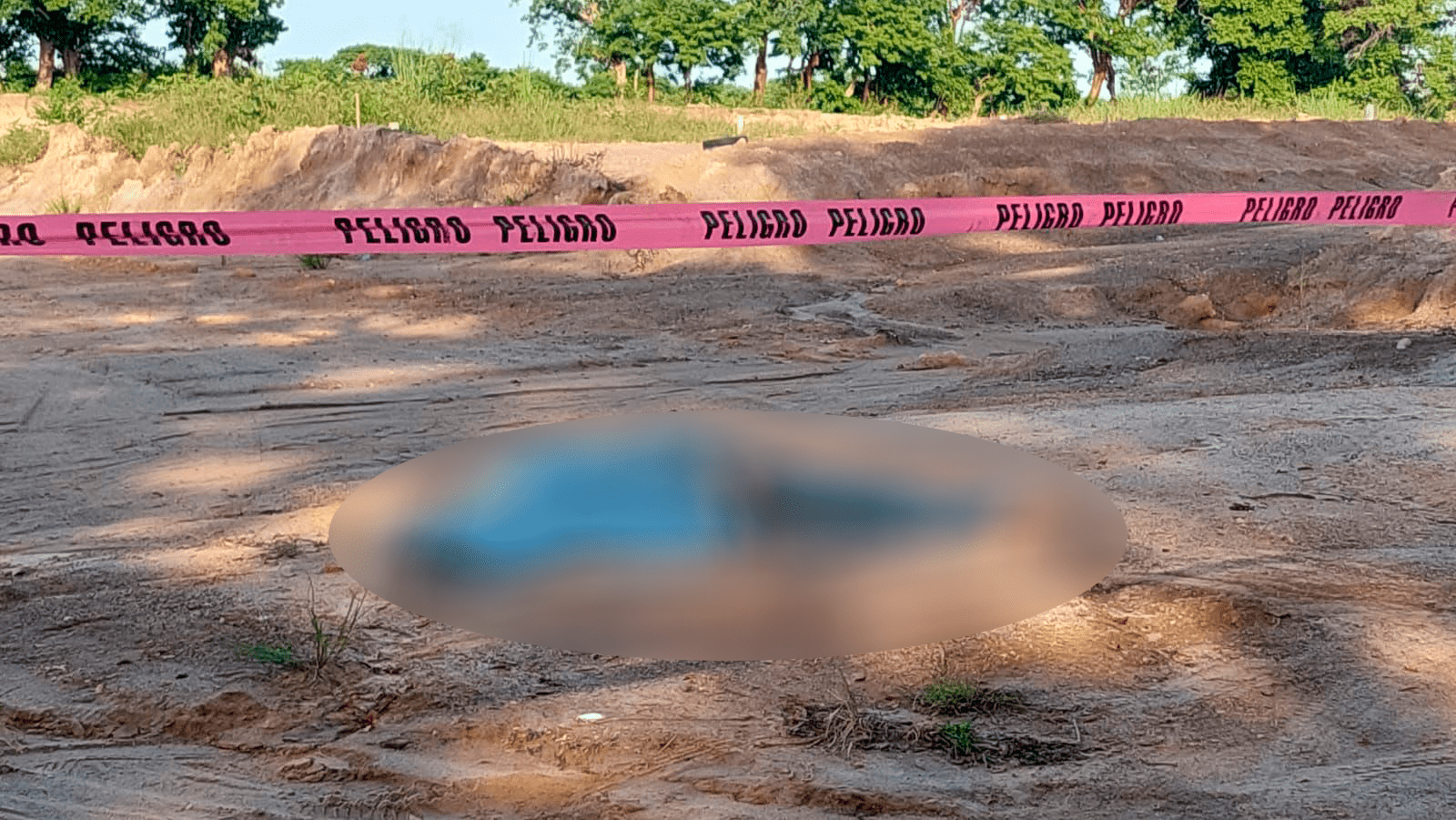 Hallan cuerpo de un hombre sobre un terreno abandonado en Martínez de la Torre