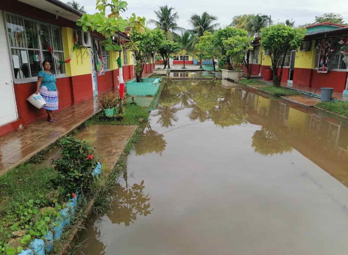 Mayor riesgo de inundación en escuelas de zonas bajas de Coatzacoalcos(+Video)