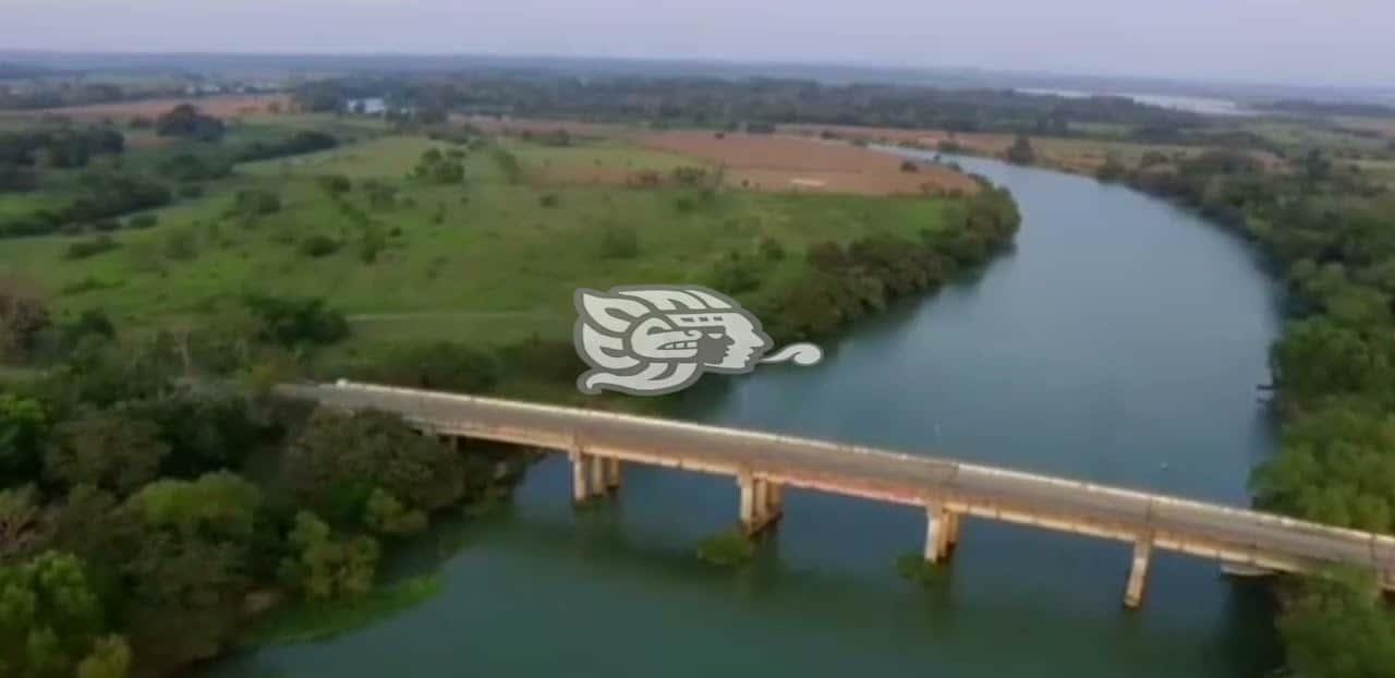 A punto de desbordarse el río Coatzacoalcos y Chiquito en zona rural de Jáltipan