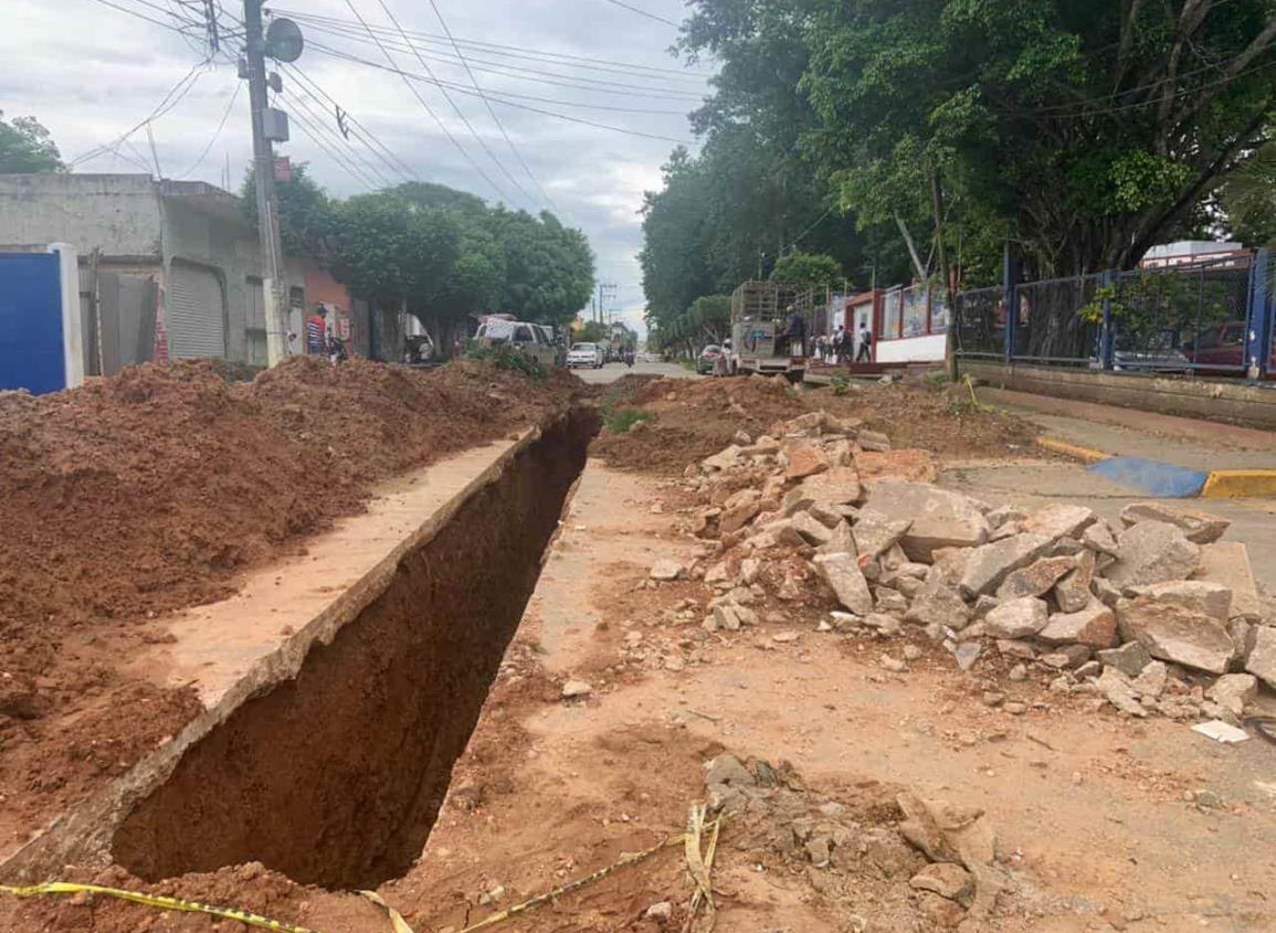 Cierra CAEV calle recién reparada por el gobierno(+Video)