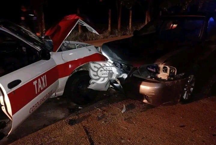 Dos lesionados en aparatoso choque en Cosoleacaque