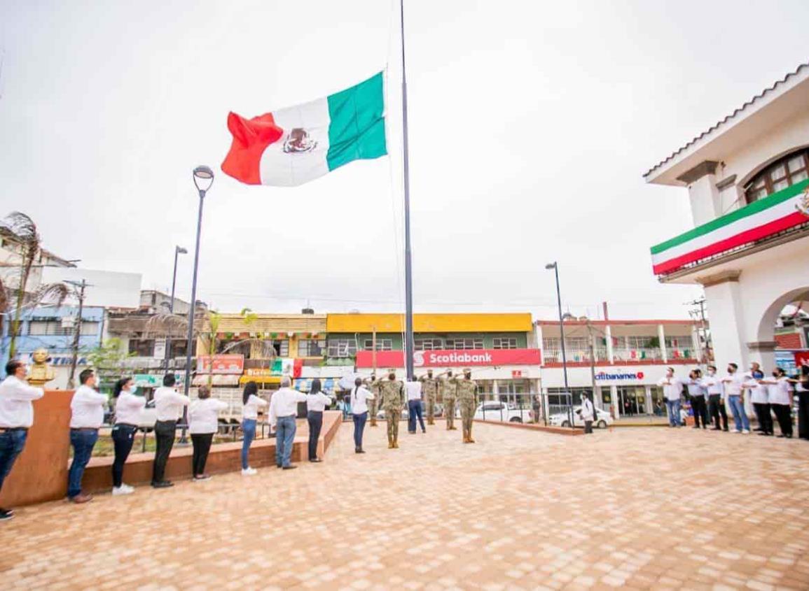 Estrenan plaza Benito Juárez con homenaje a niños héroes(+Videos)