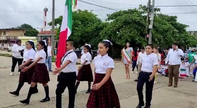 Con desfile recuerdan a los Niños Héroes en villa Allende