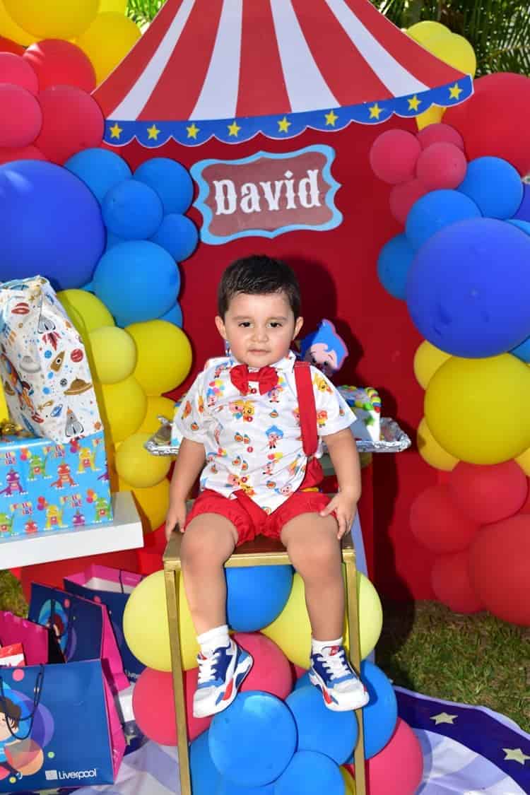 David Santiago Capetillo es festejado por sus 2 años de vida con fiesta de Plim Plim