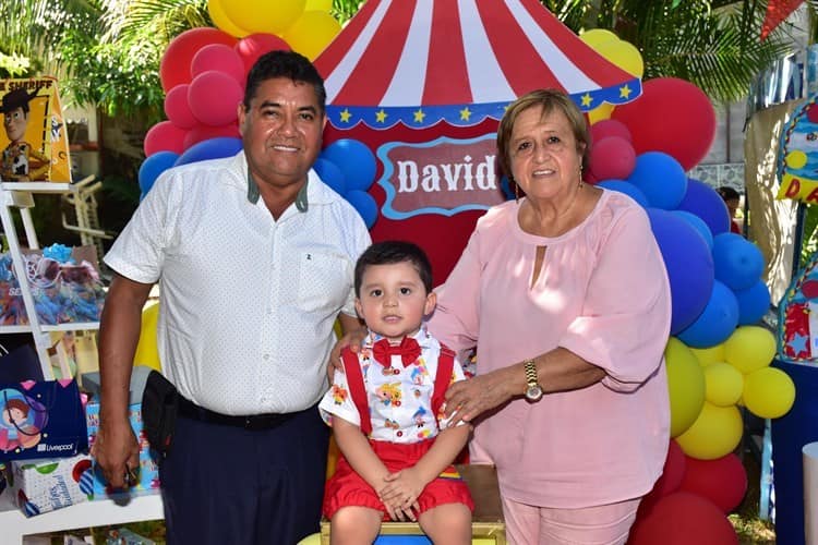 David Santiago Capetillo es festejado por sus 2 años de vida con fiesta de Plim Plim