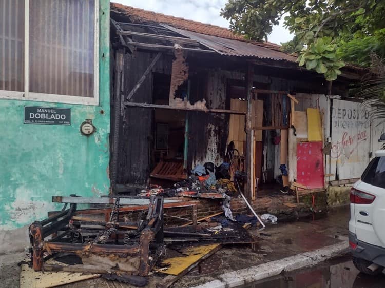 Se incendia casa de madera en el Barrio de la Huaca en el centro de Veracruz(Video)