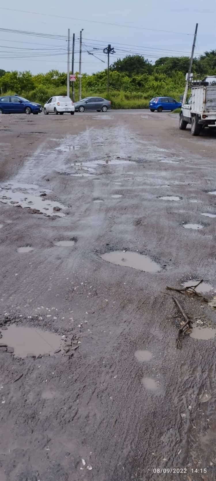 Vecinos de Laguna Real alertan por asaltos, camino con baches y falta de iluminación