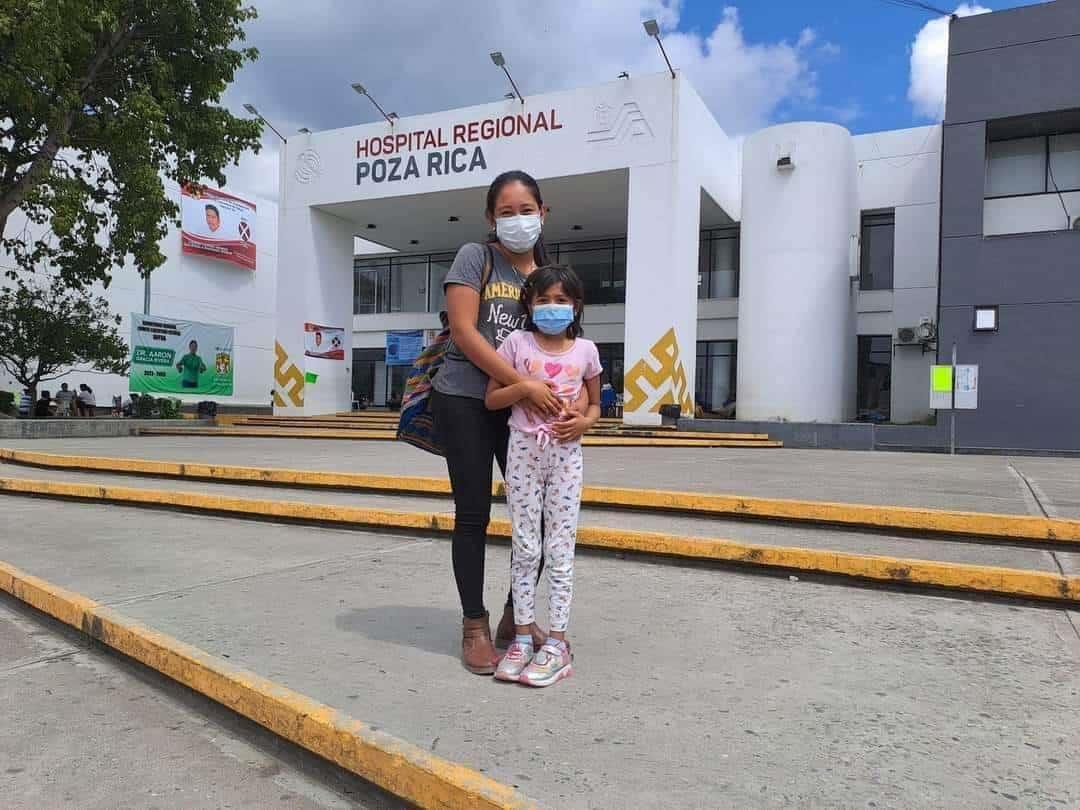 Reciben con aplausos a Lupita, niña veracruzana que recibió su última quimio