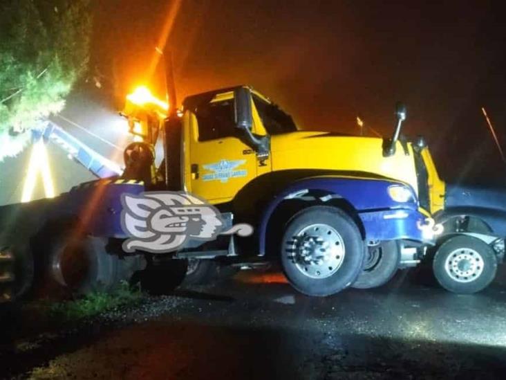 Muere operador de tráiler en la Orizaba-Tehuacán; intentó saltar para salvarse