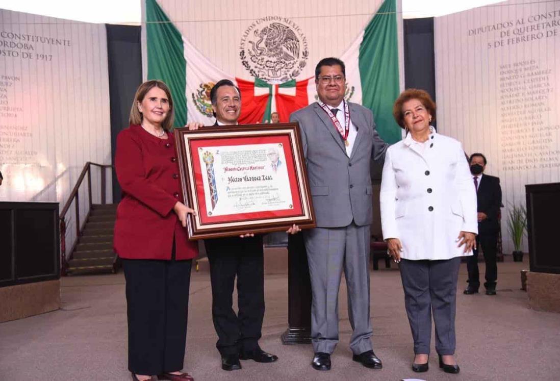 Entrega Congreso al Dr. Héctor Vázquez la medalla “Heberto Castillo Martínez”