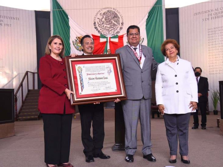 Entrega Congreso al Dr. Héctor Vázquez la medalla “Heberto Castillo Martínez”