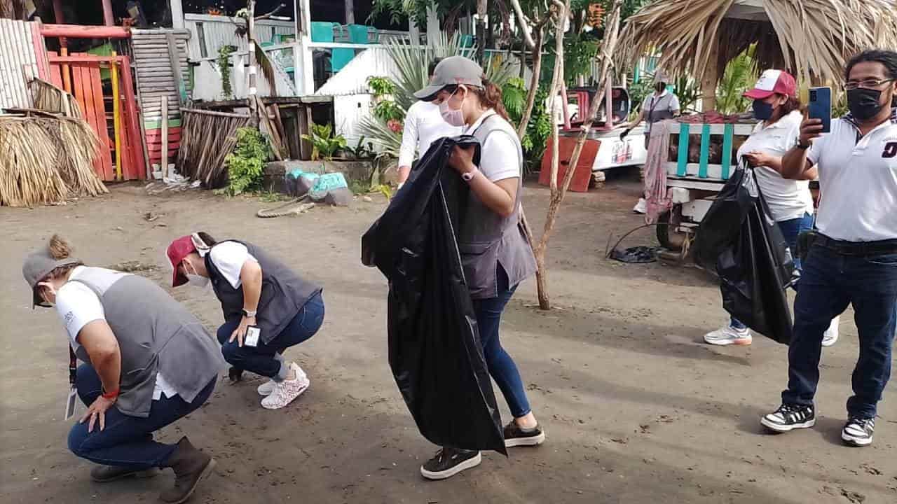 PET y colillas de cigarro, entre los residuos que llegan al mar de Veracruz