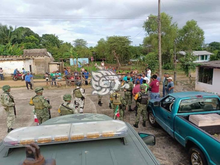 Por temor a robos, familias inundadas en Texistepec evitan ir a refugios