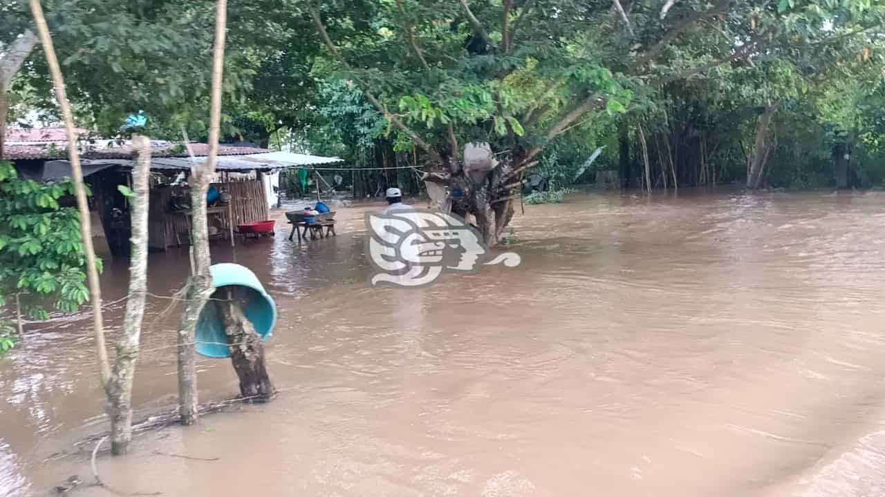 871 casas inundadas y 146 comunidades incomunicadas por lluvias en Veracruz