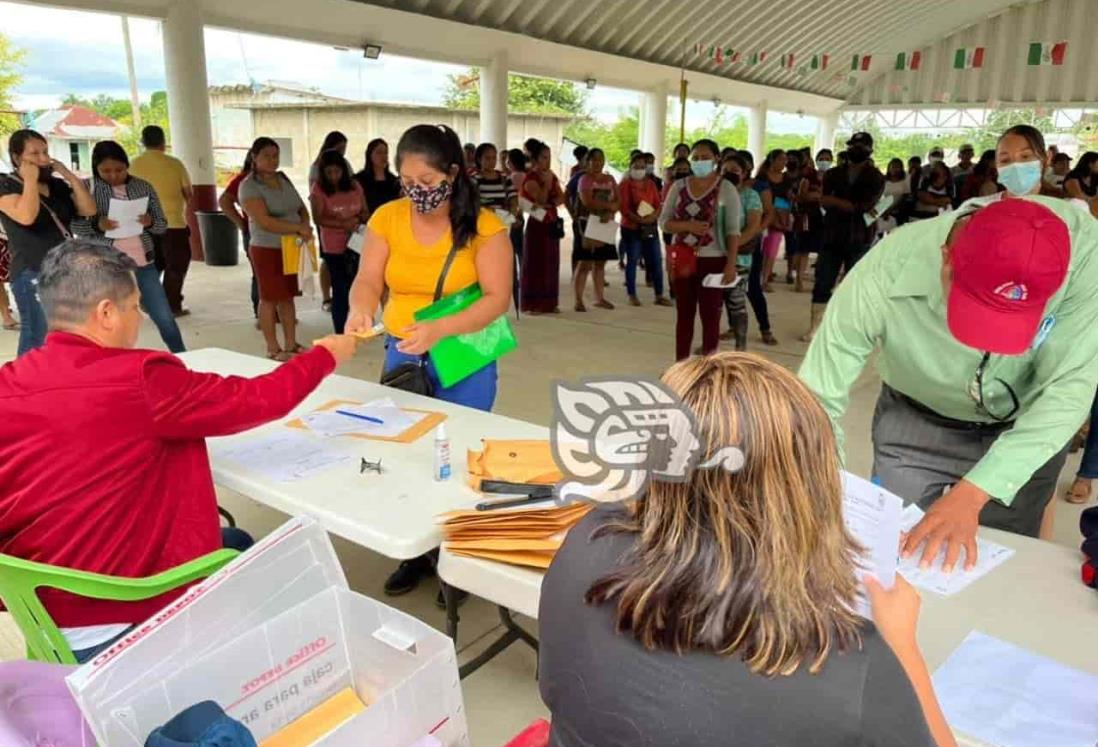 Inicia entrega de becas municipales en la zona rural