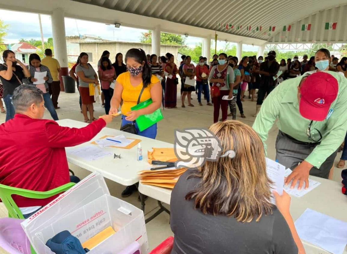 Inicia entrega de becas municipales en la zona rural