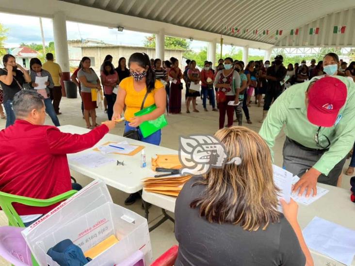 Inicia entrega de becas municipales en la zona rural