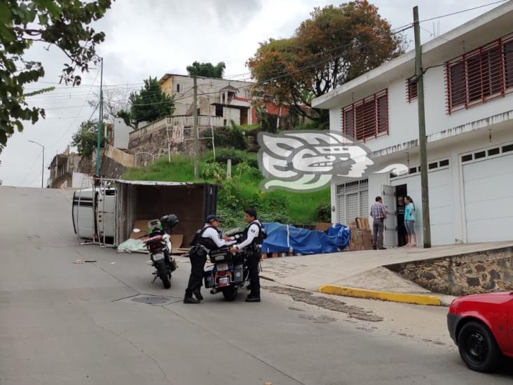 Vuelca camioneta en bulevar Diamante, en Xalapa (+Video)