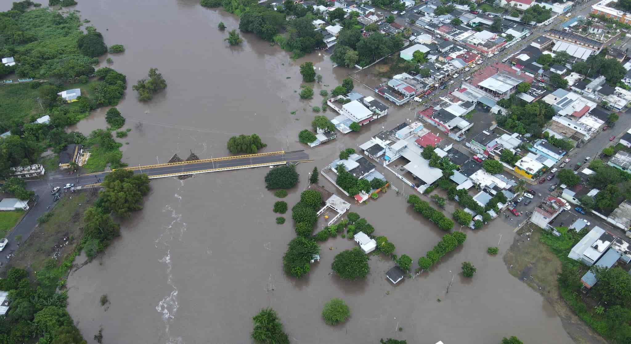 871 casas inundadas y 146 comunidades incomunicadas por lluvias en Veracruz