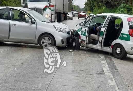 ¡Otro accidente! 2 heridos dejó choque en carretera Las Trancas- Coatepec