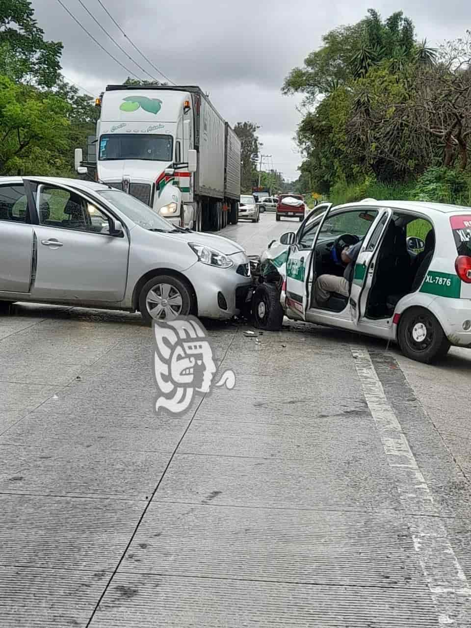 ¡Otro accidente! 2 heridos dejó choque en carretera Las Trancas- Coatepec