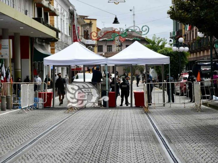 Cerrado, centro de Xalapa; filtros de seguridad para ceremonia del Grito (+Video)