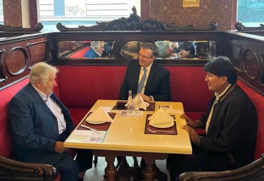 Marcelo Ebrard recibe a Evo y Mujica en México (+video)