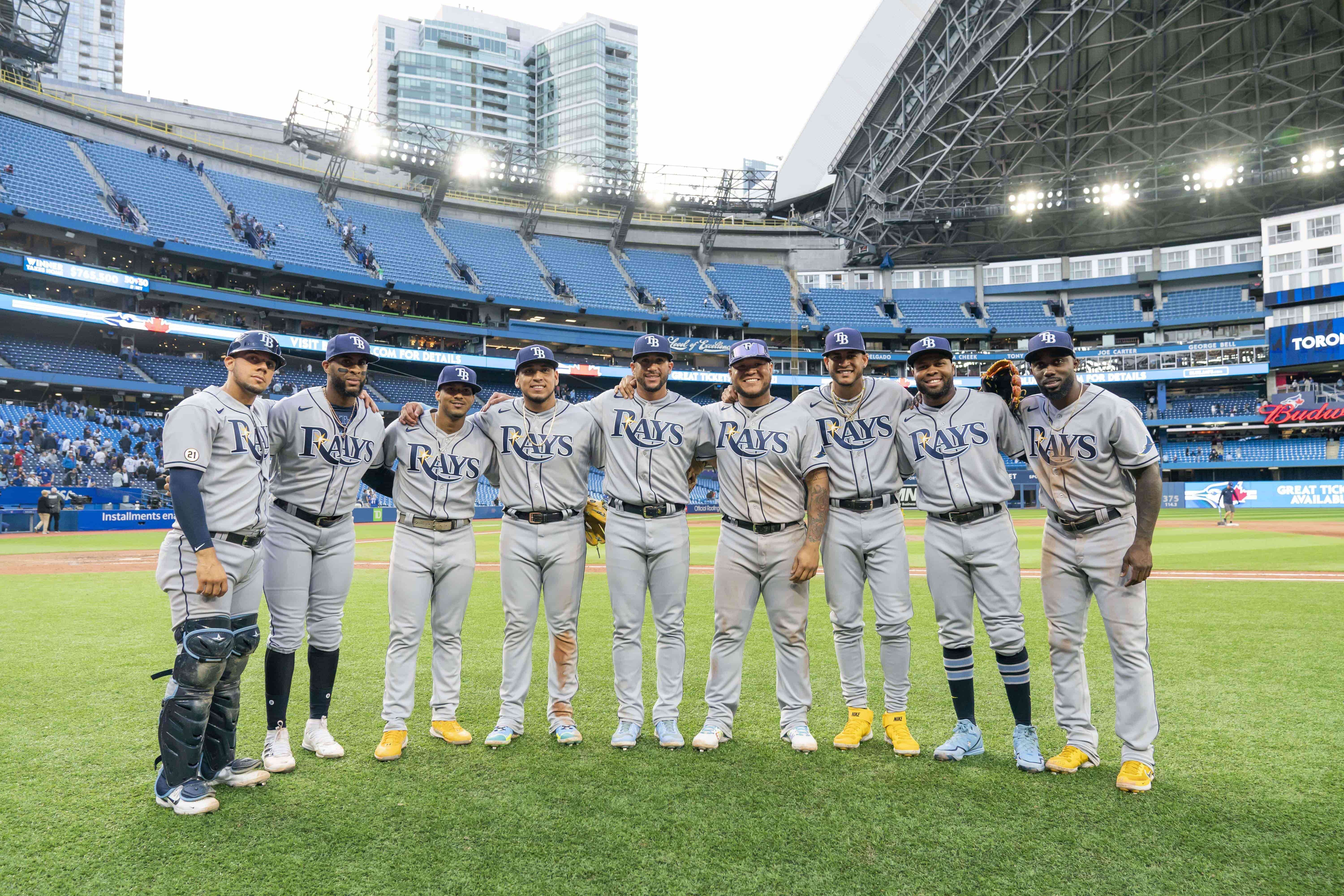 Los Rays con puros latinos apaleó a los Azulejos