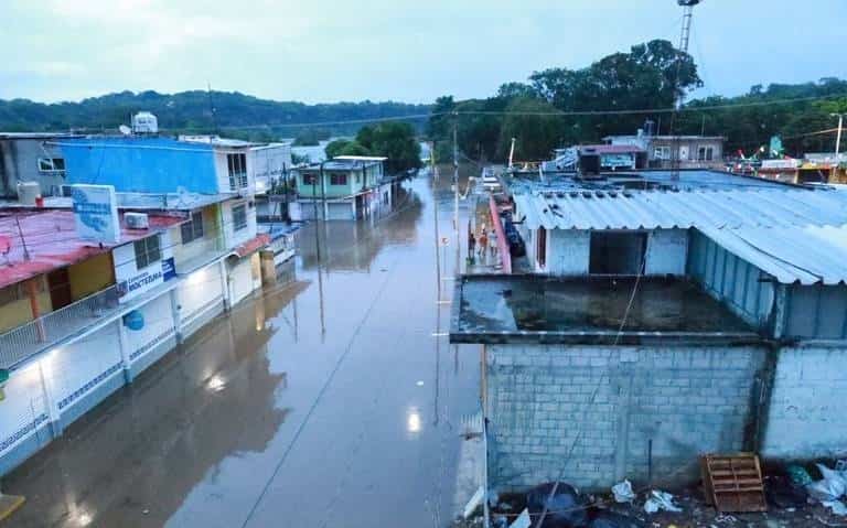 Comienza a descender el nivel del río Cotaxtla tras desbordarse: PC