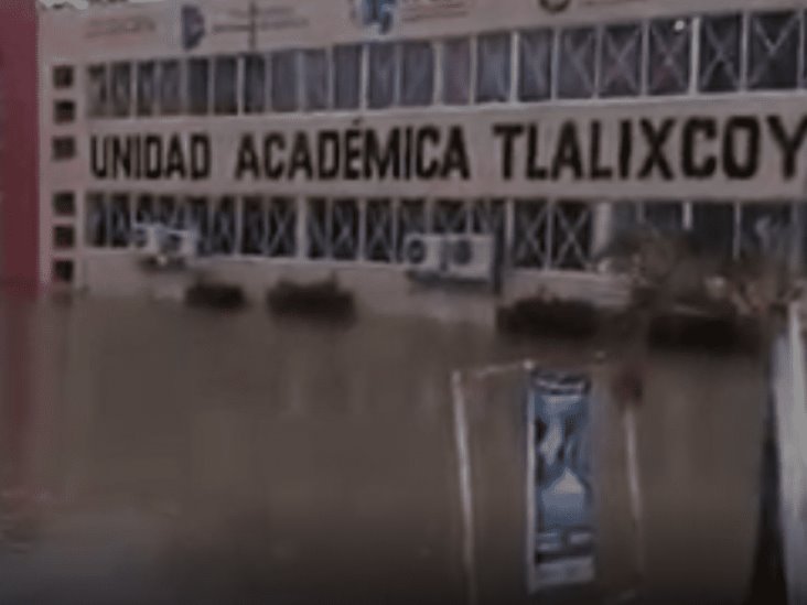 Video: Se desborda río Blanco en Tlalixcoyan; inunda colonias y aulas del Tecnológico