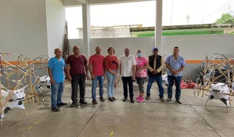 Entregan toritos de pirotecnia para celebrar fiestas patrias en La Antigua