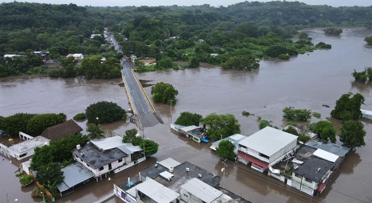 Video: Cancelan desfile y cabalgata del 16 de septiembre en Cotaxtla por inundaciones