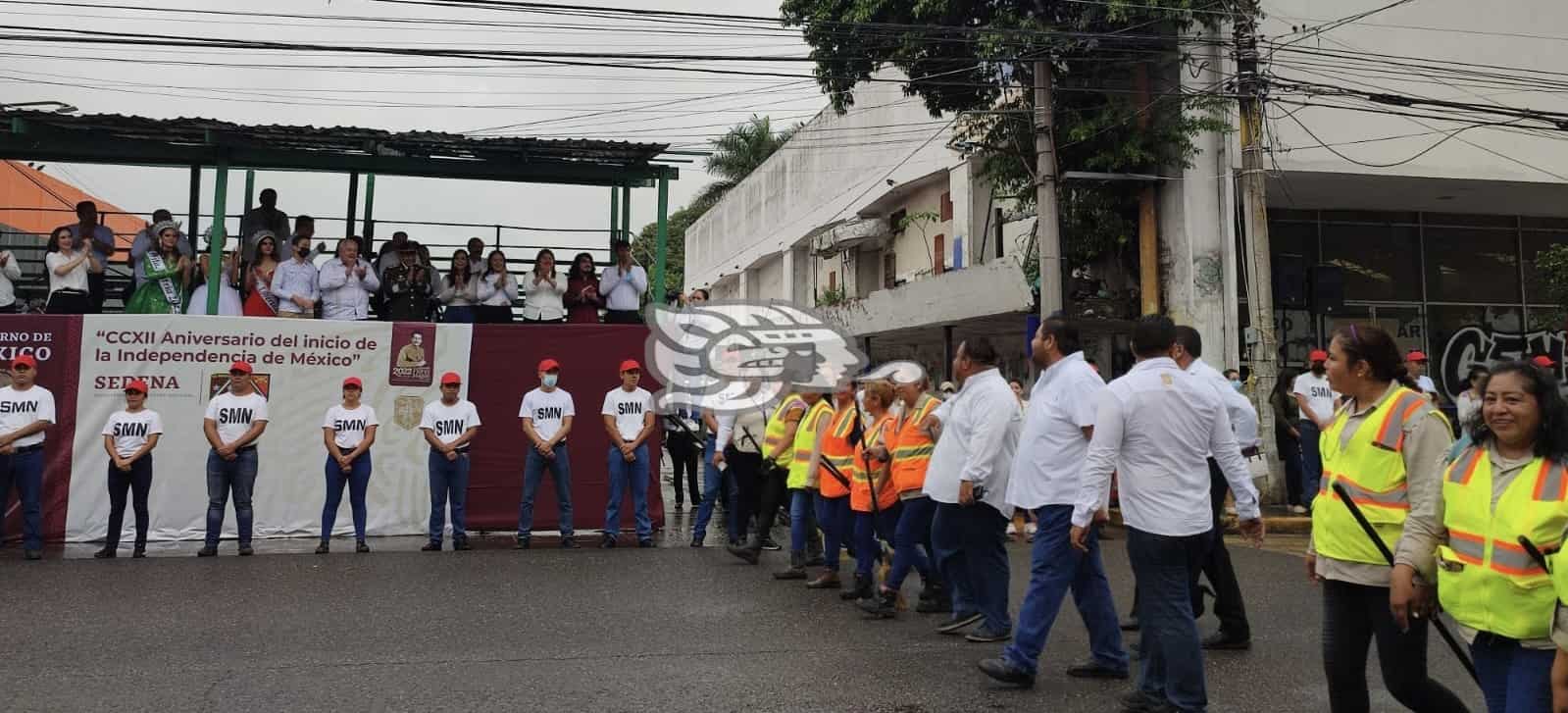 Más de 1,300 personas desfilan por la Independencia en Poza Rica