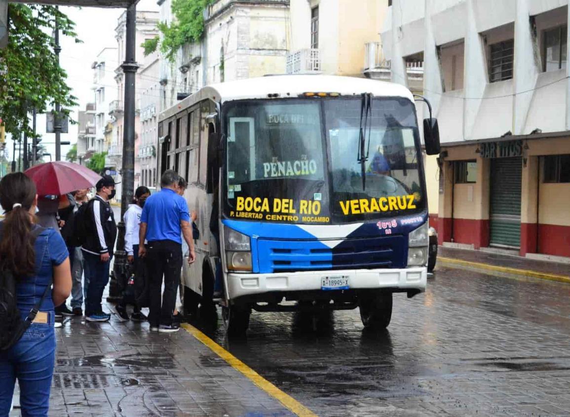 Hasta media hora tardaron en pasar camiones en Veracruz por feriado nacional