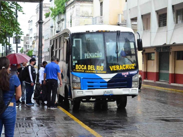 Hasta media hora tardaron en pasar camiones en Veracruz por feriado nacional