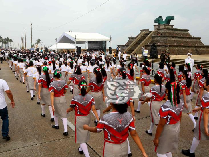 Más de 3 mil desfilan en Coatzacoalcos por la Independencia (+Video)