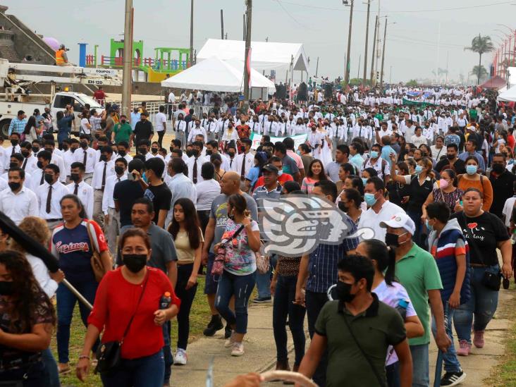 Más de 3 mil desfilan en Coatzacoalcos por la Independencia (+Video)