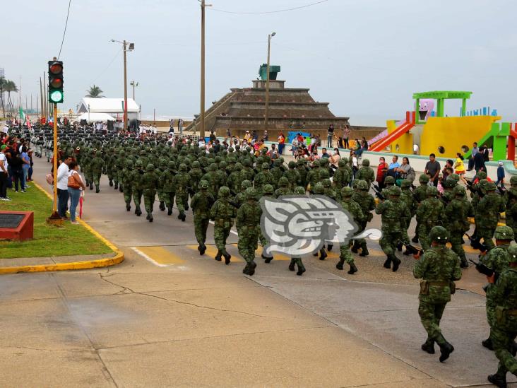 Más de 3 mil desfilan en Coatzacoalcos por la Independencia (+Video)