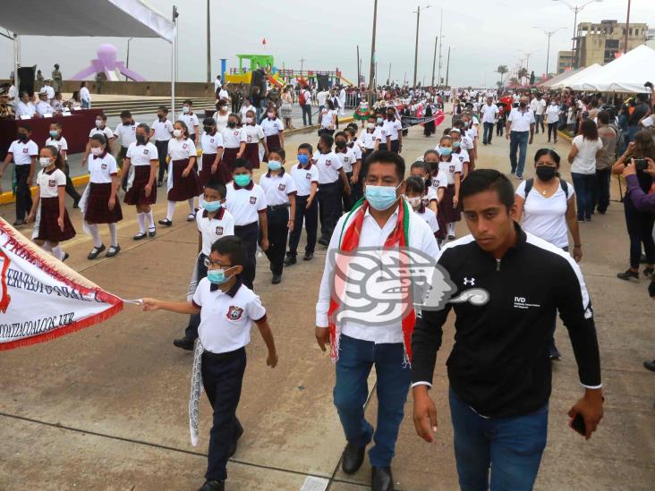 Más de 3 mil desfilan en Coatzacoalcos por la Independencia (+Video)