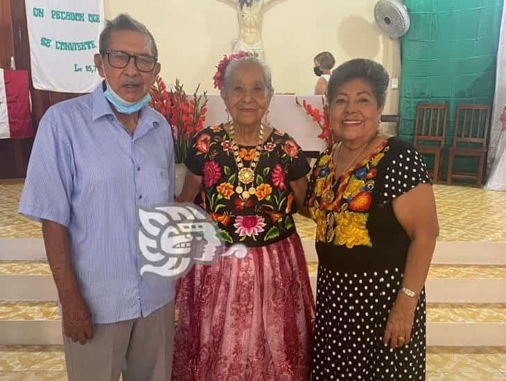 Doña Hilda Pérez celebró su 80 aniversario de vida