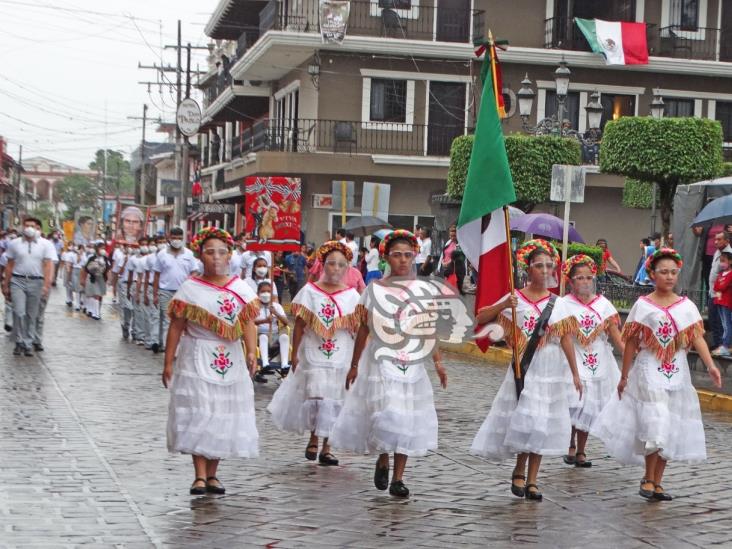 Sin contratiempos, se realizó el desfile cívico en Misantla