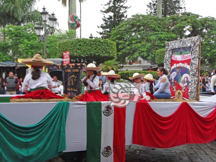 Sin contratiempos, se realizó el desfile cívico en Misantla